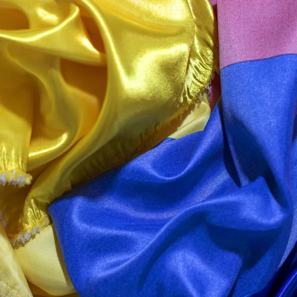 Tela satín bandera por metro y por rollo, Telas Bogotá