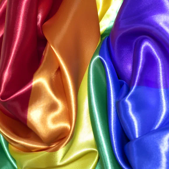 Tela satín bandera LGBTIQ+ por metro y por rollo, Telas Bogotá