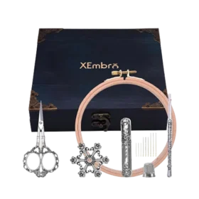 Kit de Bordado Vintage XEmbro con tijeras ornamentadas y accesorios.