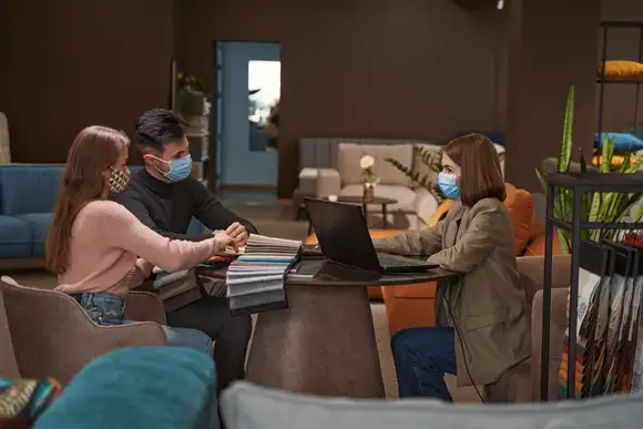 Factores Ambientales y de Salud en la Elección de Telas para Tapizar