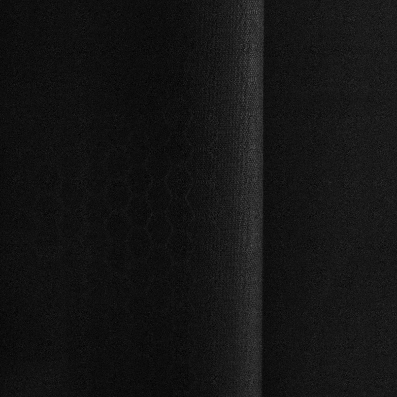 Tela lona colmena impermeable negra, 50% poliéster - 50% pvc, por metro y por rollo, telas Bogotá, telas Medellín, telas Cali, telas Colombia, telas alquería, Textti